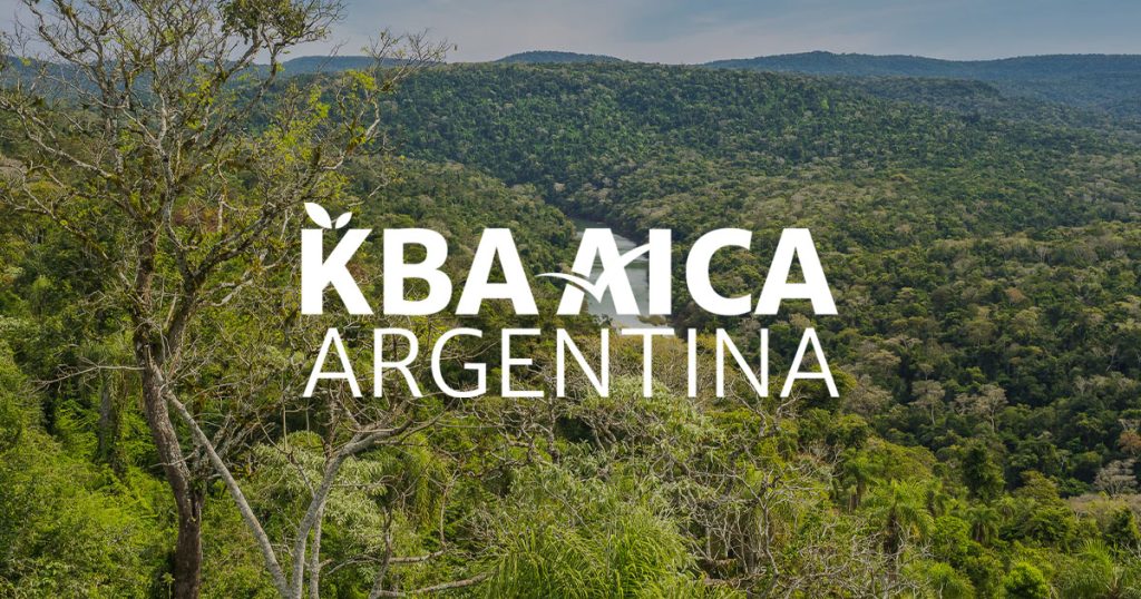 Logotipo de KBA AICA Argentina sobre un fondo fotográfico de un paisaje de la Reserva de la Biósfera Yabotí.